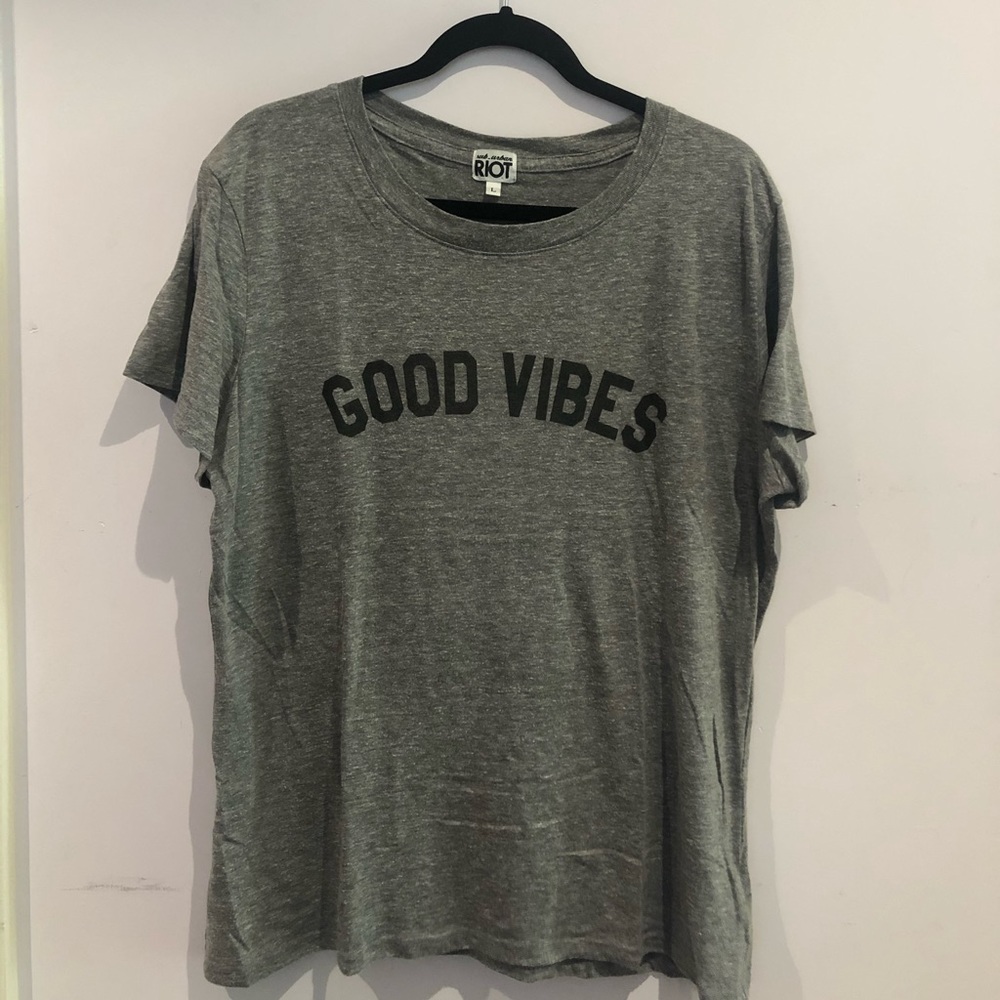 URBAN OUTFITTERS GOOD VIBES GRAPHIC TEE